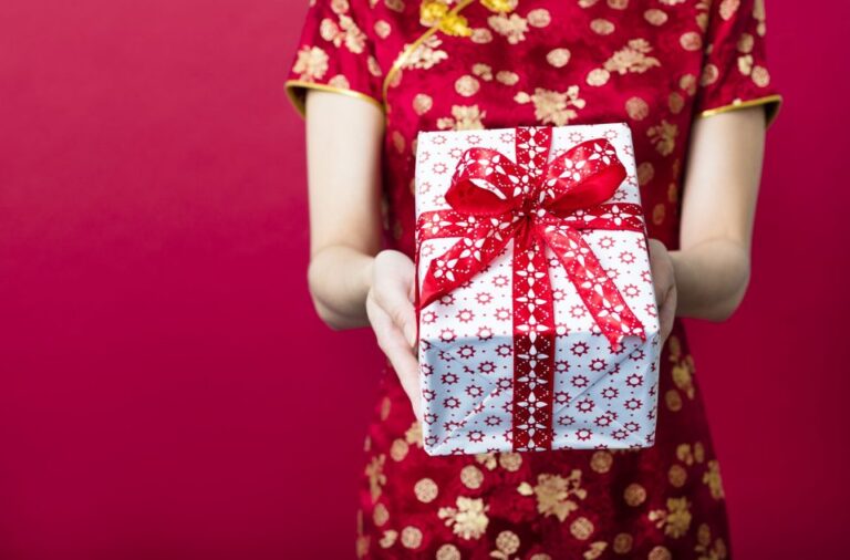 Chinese Gift Guide Rules, Ideas, Giving Gifts to Friends Family and Mates